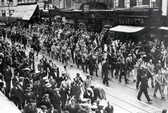 4_ekim_1936_polis_korumasinda_fasist_yuruyus.jpg